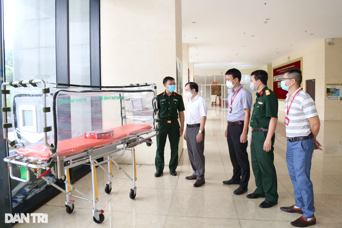 Cáng áp lực âm - sáng chế ra đời vì Covid-19 - 1 Cáng áp lực âm - sáng chế ra đời vì Covid-19 - 1