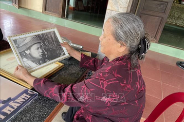 Nữ du kích anh hùng ở vành đai giới tuyến