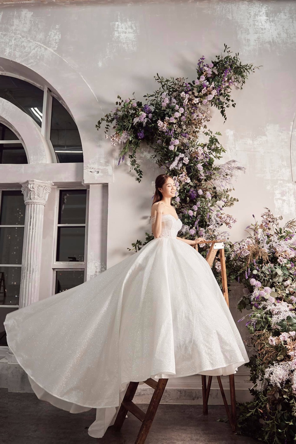 NSND Công Lý bảnh trai trong ảnh cưới với bạn gái kém 15 tuổi - 3 NSND Công Lý bảnh trai trong ảnh cưới với bạn gái kém 15 tuổi - 3