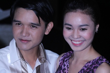 Bất chấp mưa lớn, “sao” tới dự lễ bế mạc LHP lần thứ 17