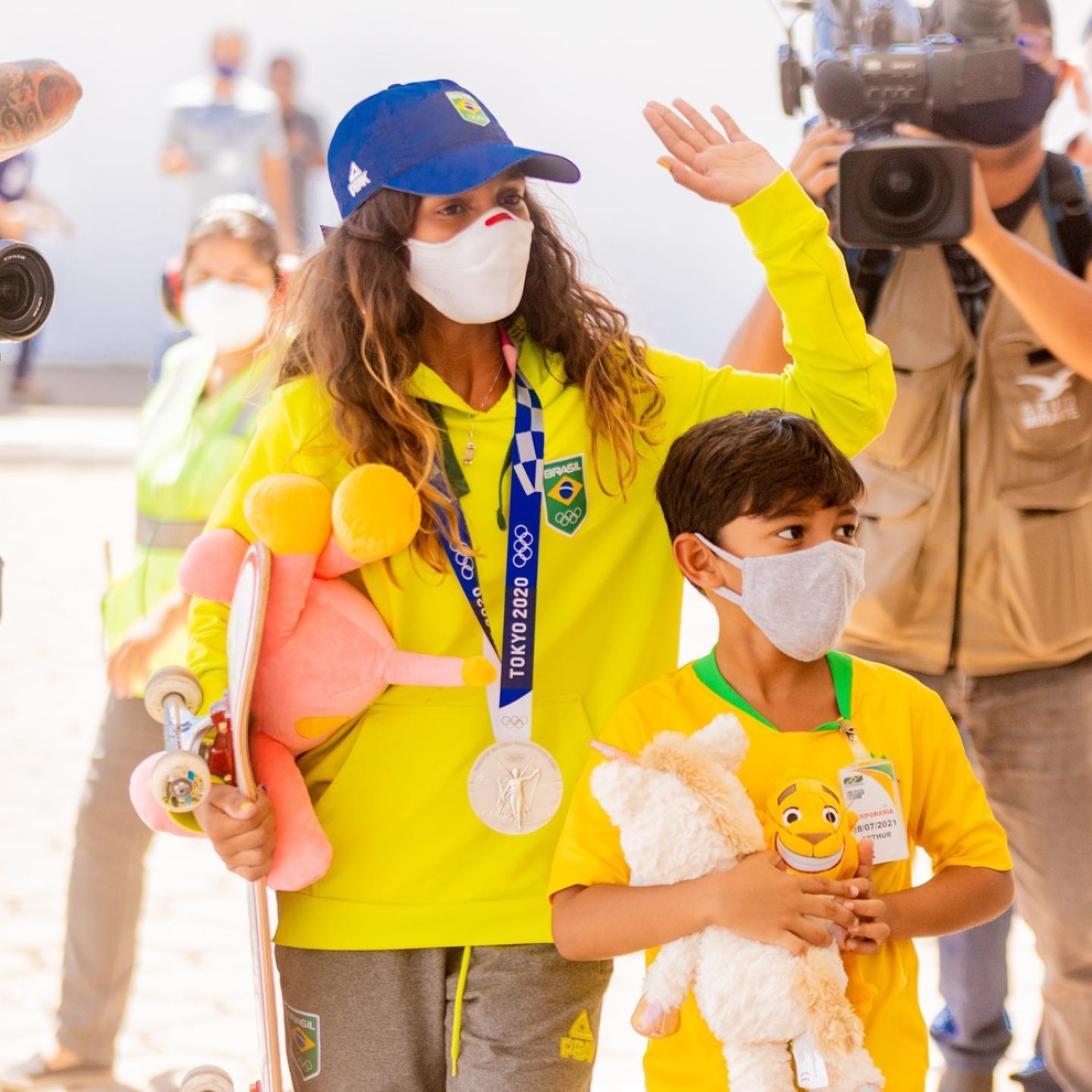 Trở về quê hương, Á quân Olympic 13 tuổi diễu hành bằng xe cứu hỏa - 2 Trở về quê hương, Á quân Olympic 13 tuổi diễu hành bằng xe cứu hỏa - 2