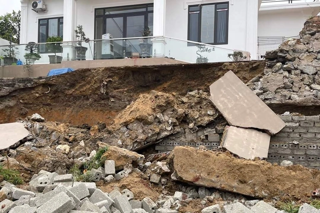 Sập đổ bờ kè ở Hạ Long, một người tử vong - 1 Sập đổ bờ kè ở Hạ Long, một người tử vong - 1