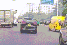 Tìm tài xế xe tải lạng lách như phim hành động trên đại lộ ở TPHCM