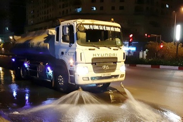 Hà Nội chi hơn 100 tỷ đồng rửa đường giải nhiệt ngày nắng gắt