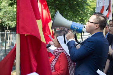 Người Việt ở Hungary biểu tình phản đối Trung Quốc ngang ngược ở Biển Đông