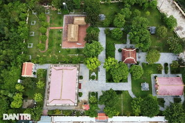 Viếng thăm nơi yên nghỉ của cố Tổng Bí thư Hà Huy Tập