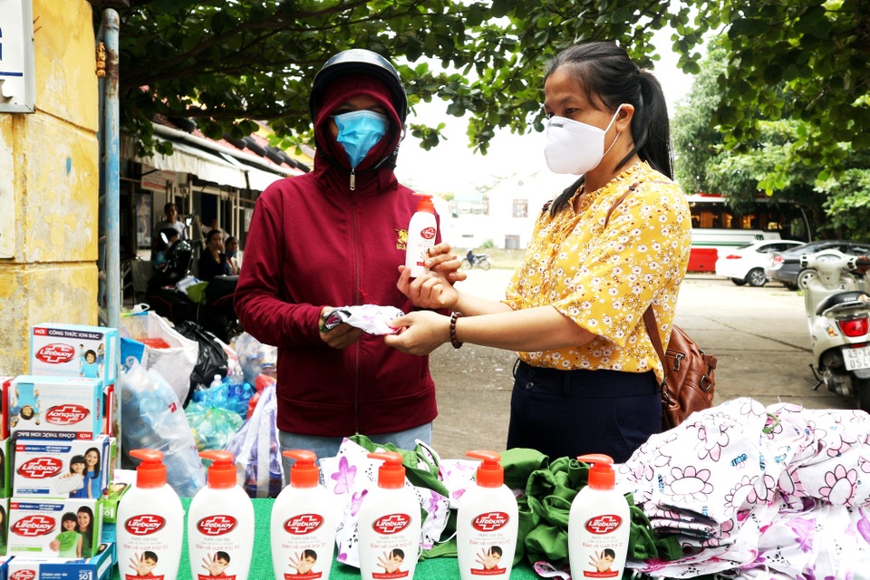 Đoi rac thai nhựa lay qua tang phong, chong Covid-19 Doi rac thai nhua