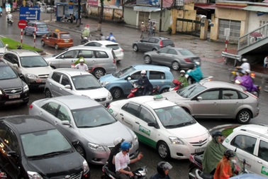 Hà Nội: Tăng phí trước bạ sẽ giảm được phương tiện cá nhân