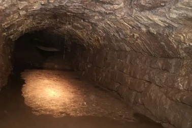 Phát hiện đường hầm bí mật 800 năm tuổi ở Anh
