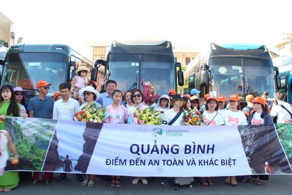 Quảng Bình lần đầu đón tàu hỏa charter du lịch tuyến Hà Nội - Đồng Hới - 3 Quảng Bình lần đầu đón tàu hỏa charter du lịch tuyến Hà Nội - Đồng Hới - 3