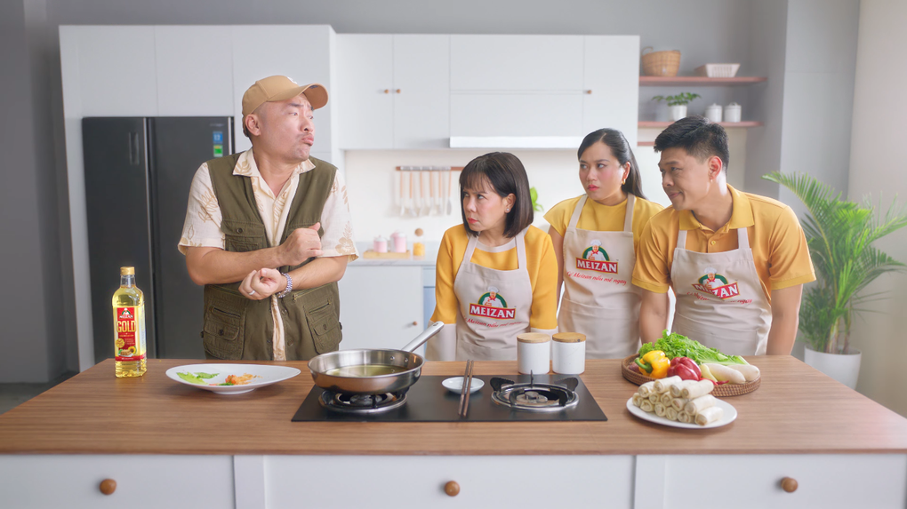 Việt Hương, Tiến Luật, Trung Ruồi, Lâm Vỹ Dạ chào thua cảnh quay khó đỡ - 4 Việt Hương, Tiến Luật, Trung Ruồi, Lâm Vỹ Dạ chào thua cảnh quay khó đỡ - 4