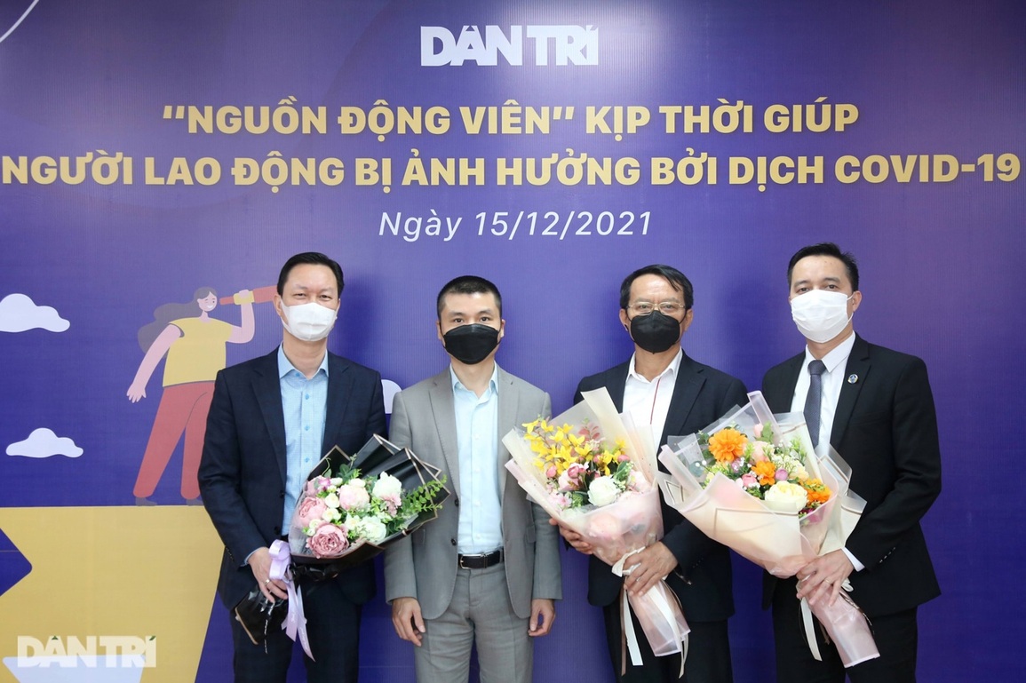 Sát cánh cùng người lao động vượt khó mùa dịch - 2 Sát cánh cùng người lao động vượt khó mùa dịch - 2