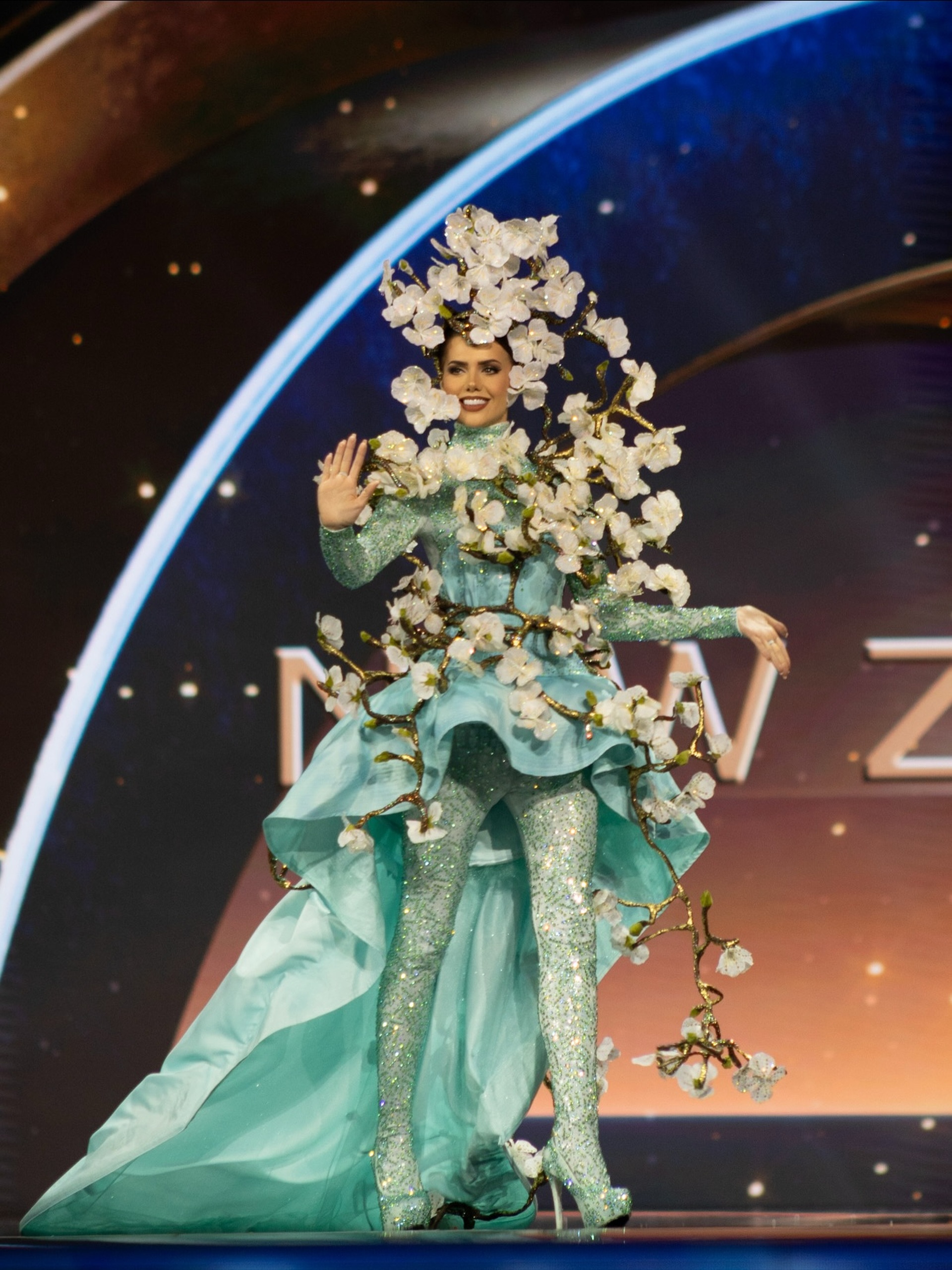 Màn biến hình độc lạ của người đẹp Na Uy gây sốt Hoa hậu Hoàn vũ 2025 - 6