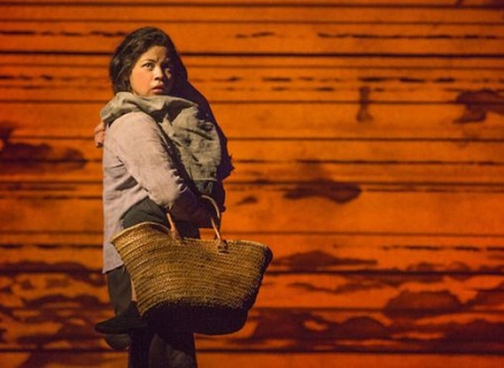Miss Saigon: Vở kịch về tình yêu, tình mẫu tử gây thổn thức suốt 30 năm - 9 Miss Saigon: Vở kịch về tình yêu, tình mẫu tử gây thổn thức suốt 30 năm - 9