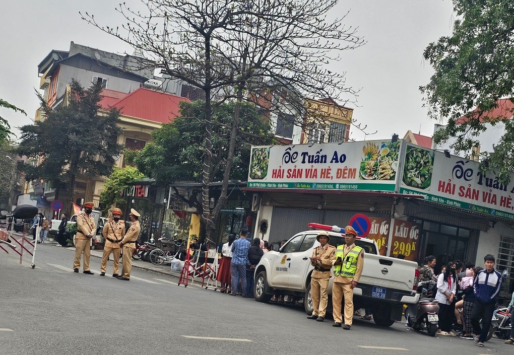 Công an bất ngờ phong tỏa nhiều tuyến đường ở Quảng Ngãi và Vĩnh Phúc - 6