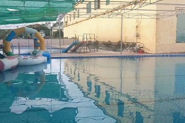 Nghi rò điện tại bể bơi khiến ba trẻ em bất tỉnh