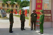 Mỗi xã đều có 3-5 công an chính quy, thêm công an viên ở xóm sẽ lãng phí?