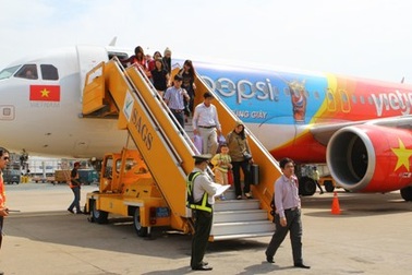 Hàng trăm sinh viên, công nhân được đi máy bay miễn phí ngày Tết