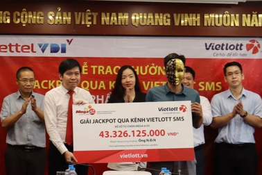 Người đàn ông 35 tuổi trúng giải Jackpot hơn 43 tỷ qua Vietlott SMS