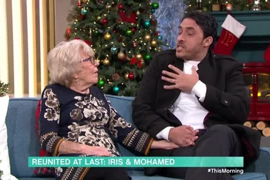 Bà Iris Jones và anh Mohammed Ibriham xuất hiện trên bản tin truyền hình