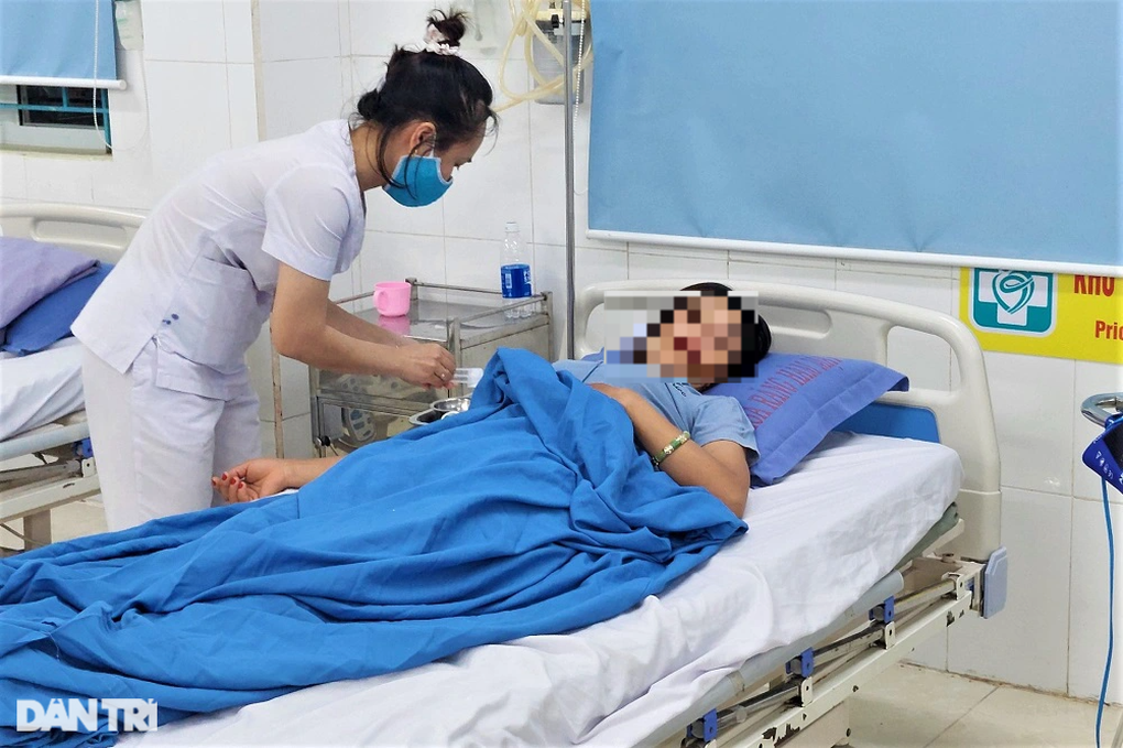 Đà Nẵng lên tiếng vụ du khách ngộ độc thực phẩm tập thể - 1 Đà Nẵng lên tiếng vụ du khách ngộ độc thực phẩm tập thể - 1