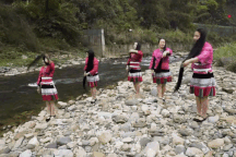 Đến nơi phụ nữ có "suối tóc" dài hàng mét, chỉ cắt 1 lần duy nhất trong đời