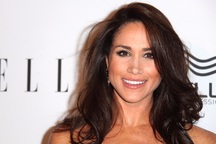 Chân dung bạn gái hơn tuổi khiến Hoàng tử Harry say đắm