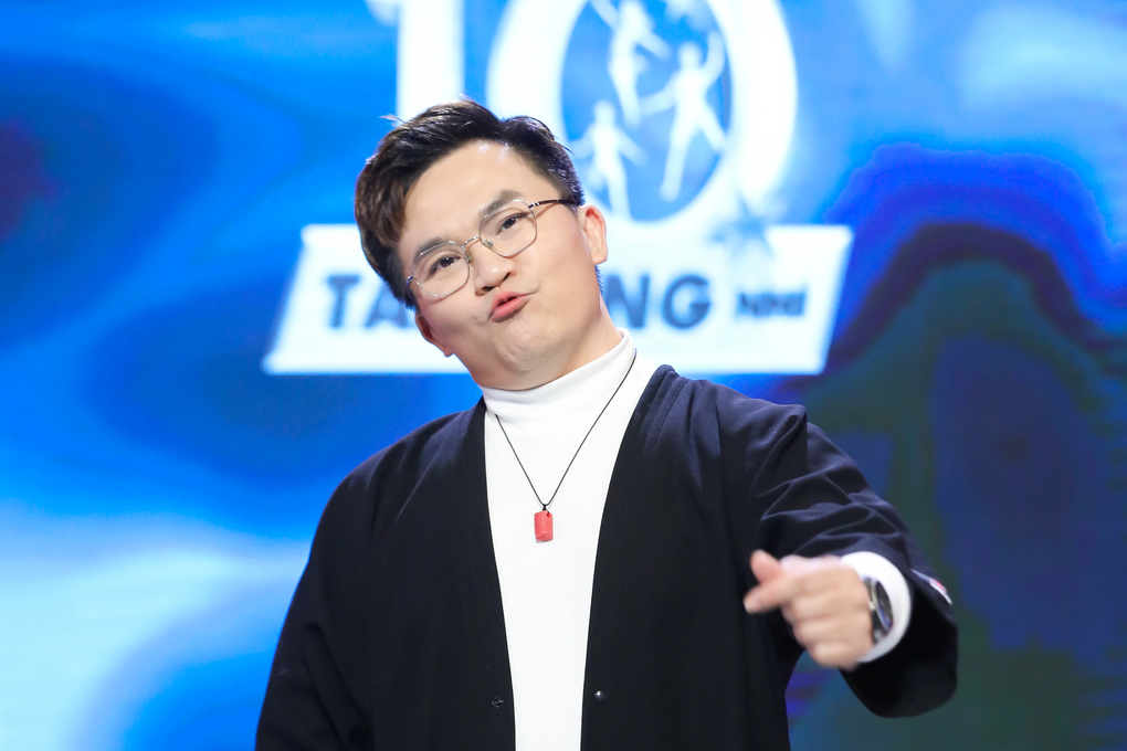 Trương Quỳnh Anh ngẫu hứng hát live, khoe nhan sắc không tuổi - 2 Trương Quỳnh Anh ngẫu hứng hát live, khoe nhan sắc không tuổi - 2