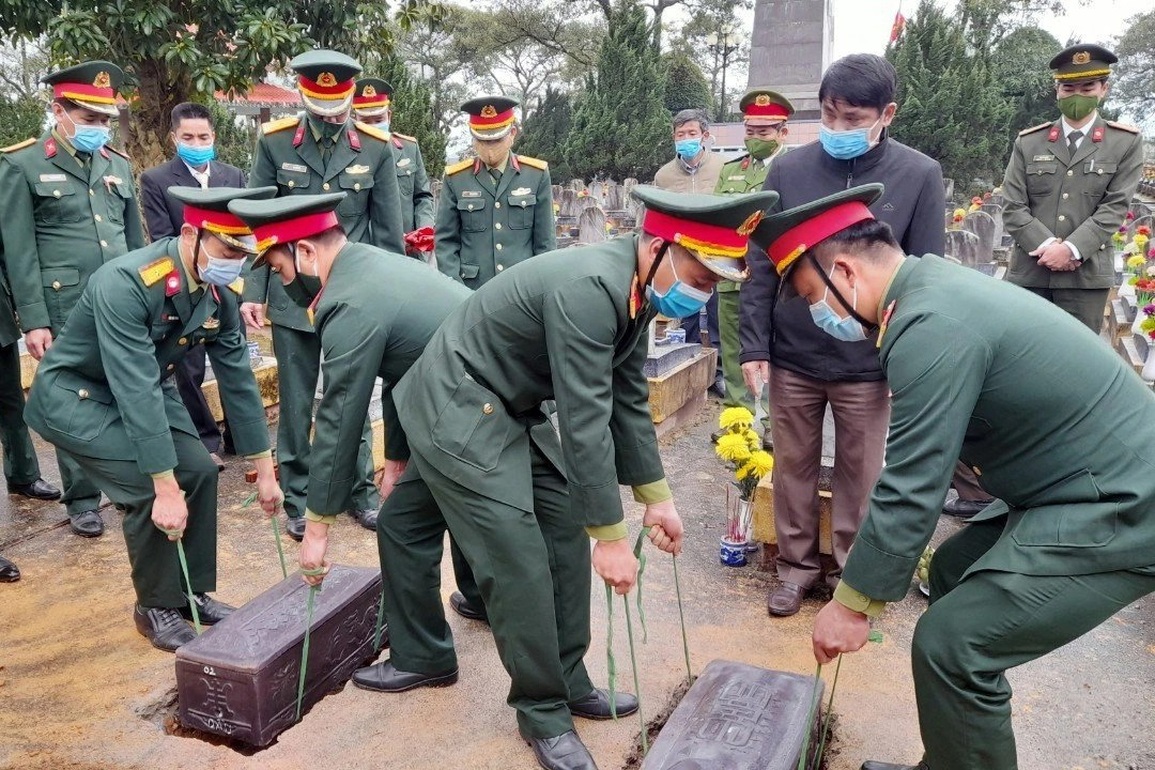 Truy điệu và an táng 3 hài cốt liệt sĩ được phát hiện cùng di vật - 3 Truy điệu và an táng 3 hài cốt liệt sĩ được phát hiện cùng di vật - 3