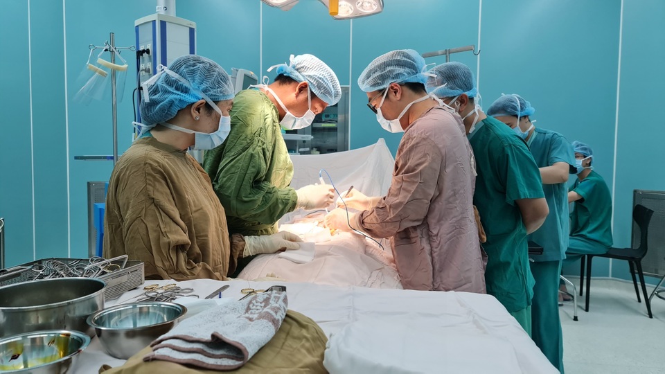 Nam thanh niên gãy súng vì xe máy tông đúng lúc đang cương dương - 3 Nam thanh niên gãy súng vì xe máy tông đúng lúc đang cương dương - 3