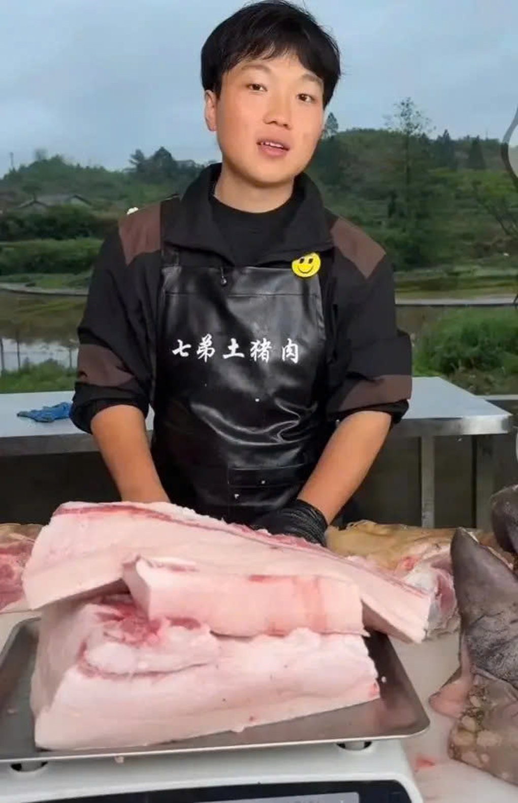 Vụ anh bán thịt nuôi 6 em ở Trung Quốc: Nhà có 3 mặt bằng, nghi dàn dựng - 1