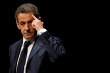 Cáo buộc nhận hàng valy tiền của Libya khiến ông Sarkozy như sống trong địa ngục