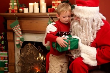 Khoa học chứng minh lấy ông già Noel ra... dọa thực sự khiến trẻ ngoan hơn