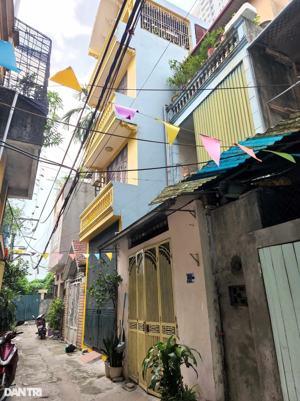 Môi giới than phiền vì khách chốt mua xong chủ nhà lại lật kèo tăng giá  - 1