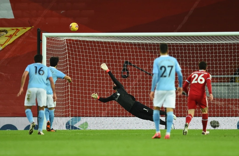 Liverpool 1-4 Man City: Ba phút thảm họa của thủ thành Alisson - 3 Liverpool 1-4 Man City: Ba phút thảm họa của thủ thành Alisson - 3