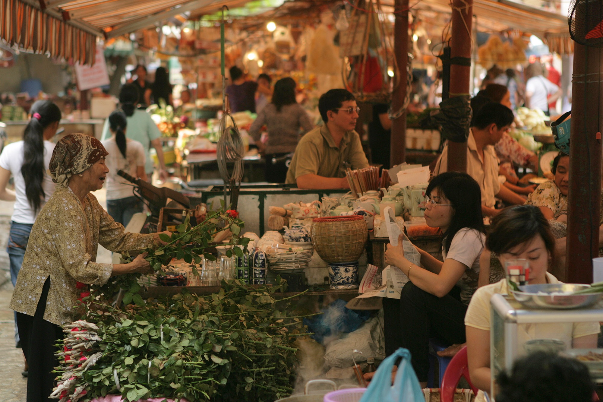 Chợ Hàng Bè xưa họp và bày bán giữa lòng đường phố cổ - 15 Chợ Hàng Bè xưa họp và bày bán giữa lòng đường phố cổ - 15