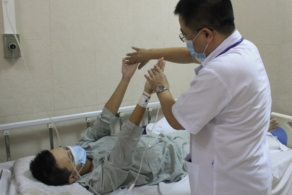 Hà Nội: Nam thanh niên sốc co giật sau liên hoan tiết canh - 1 Hà Nội: Nam thanh niên sốc co giật sau liên hoan tiết canh - 1