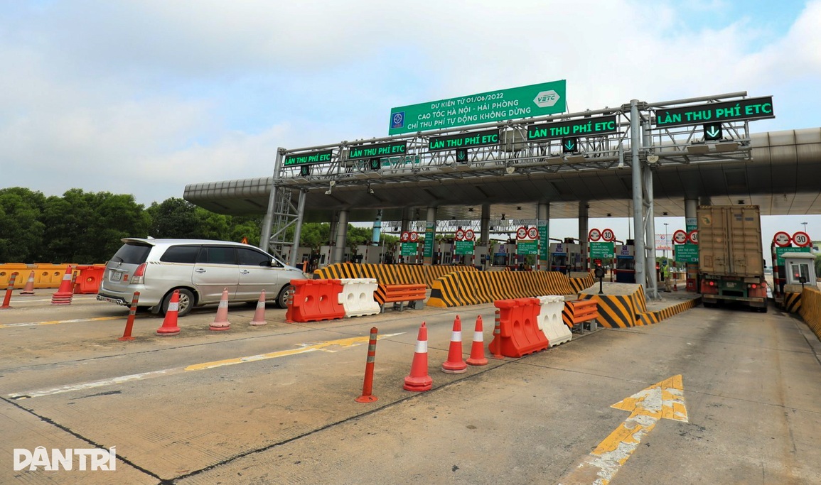 Ngày đầu cao tốc Hà Nội - Hải Phòng thu phí ETC: Cố tình đi vào sẽ phạt - 2 Ngày đầu cao tốc Hà Nội - Hải Phòng thu phí ETC: Cố tình đi vào sẽ phạt - 2