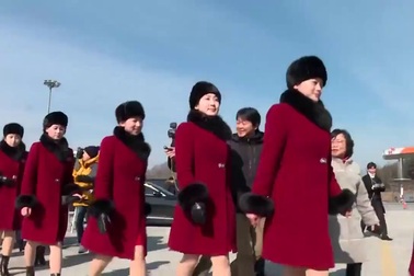 Đội cổ vũ Triều Tiên xuất hiện rạng rỡ tại Hàn Quốc