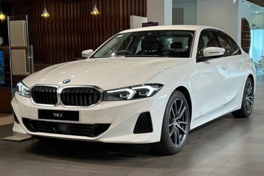 Xe sang Đức giảm giá mạnh tháng Ngâu, bản khởi điểm rẻ ngang Camry