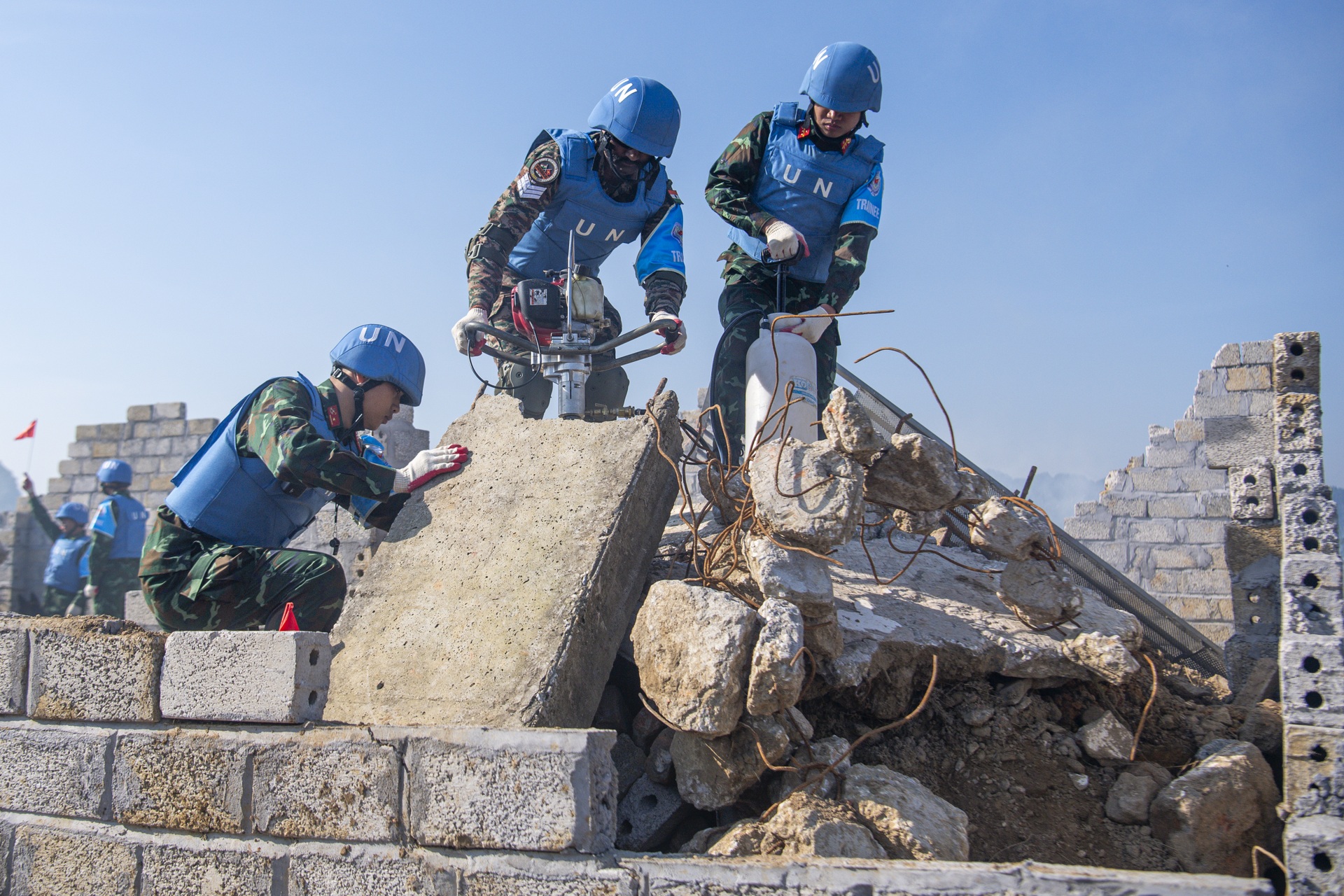 Việt Nam - Ấn Độ diễn tập cứu trợ nạn nhân động đất - 11 Việt Nam - Ấn Độ diễn tập cứu trợ nạn nhân động đất - 11