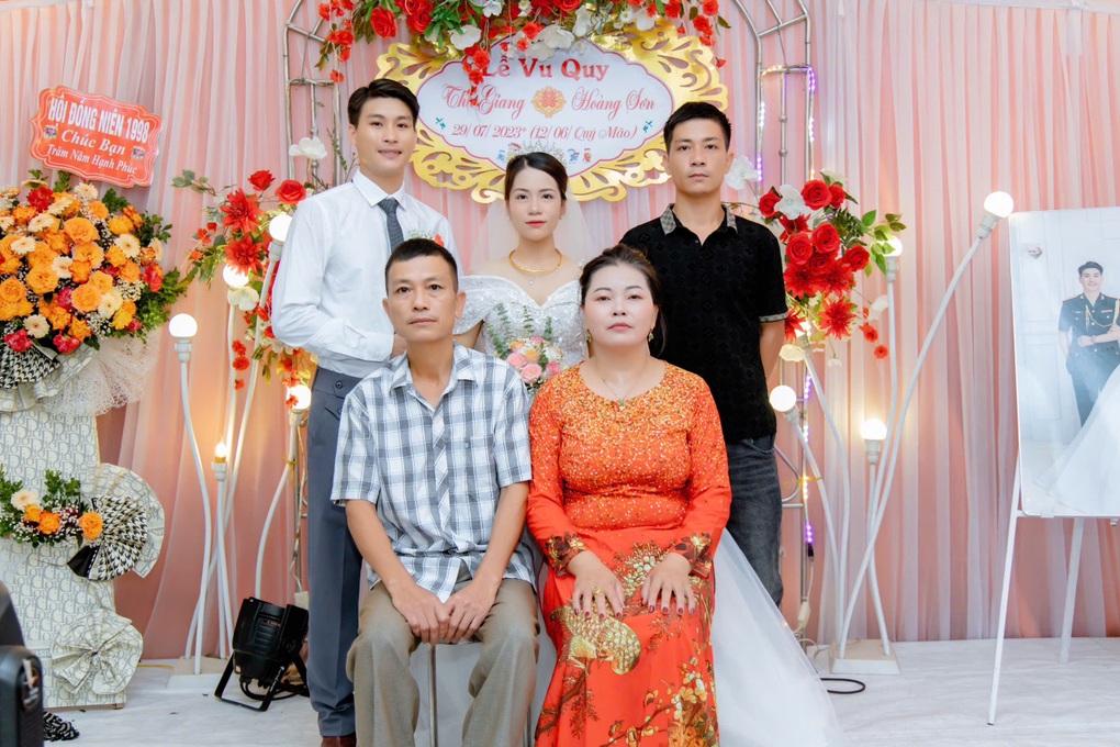 Mẹ kế không sinh con đẻ để toàn tâm chăm con chồng nên người - 1 Mẹ kế không sinh con đẻ để toàn tâm chăm con chồng nên người - 1