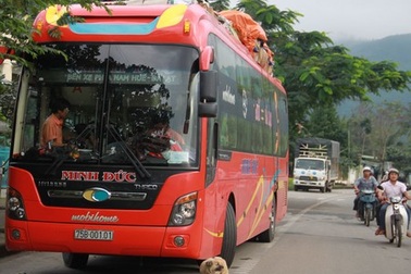 Bắt xe khách giường nằm “nhồi” khách