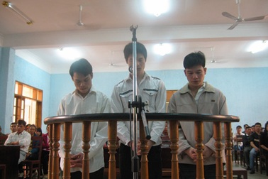 Xử phúc thẩm 3 công an xã dùng nhục hình gây chết người