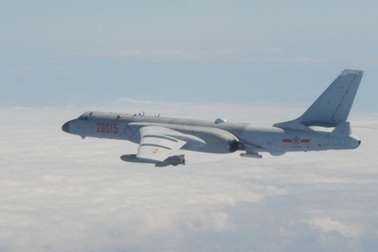 Trung Quốc đưa máy bay ném bom tới sát biên giới Ấn Độ