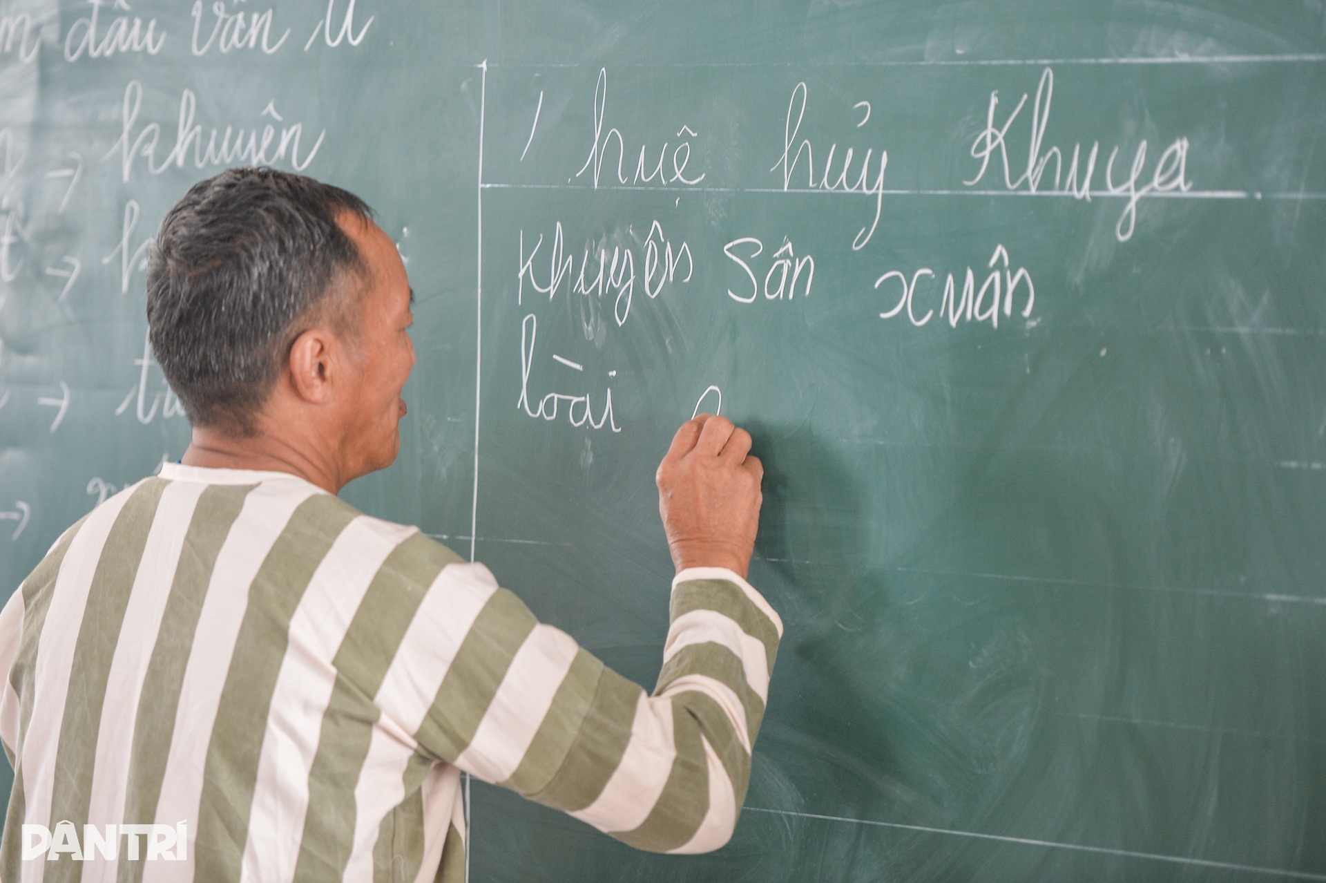 Lớp học đặc biệt của những học trò áo sọc ngày giáp Tết - 11