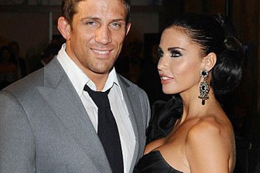 Náo loạn tại đám cưới của siêu mẫu ngực bự Jordan 