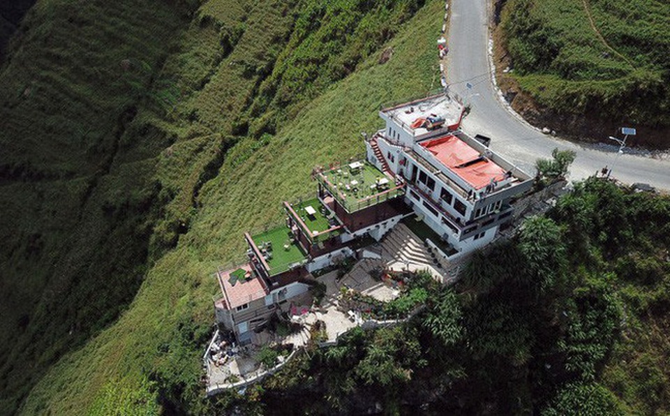 Đang phá dỡ, cải tạo nhà hàng Mã Pì Lèng Panorama - 1 Đang phá dỡ, cải tạo nhà hàng Mã Pì Lèng Panorama - 1