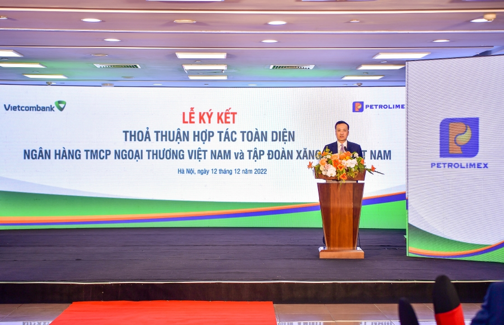 Vietcombank và Tập đoàn xăng dầu Việt Nam ký kết thỏa thuận hợp tác toàn diện - 1 Vietcombank và Tập đoàn xăng dầu Việt Nam ký kết thỏa thuận hợp tác toàn diện - 1