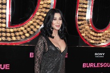 Cher từng định tự tử vì chồng lăng nhăng